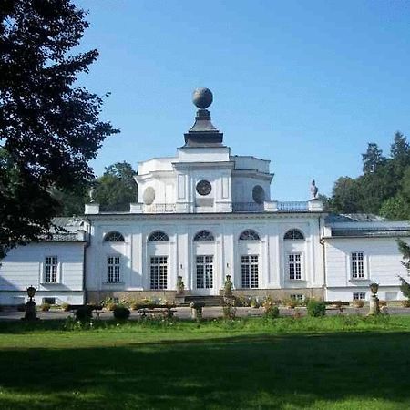 Hotel Butikowy Palac Jablonna エクステリア 写真