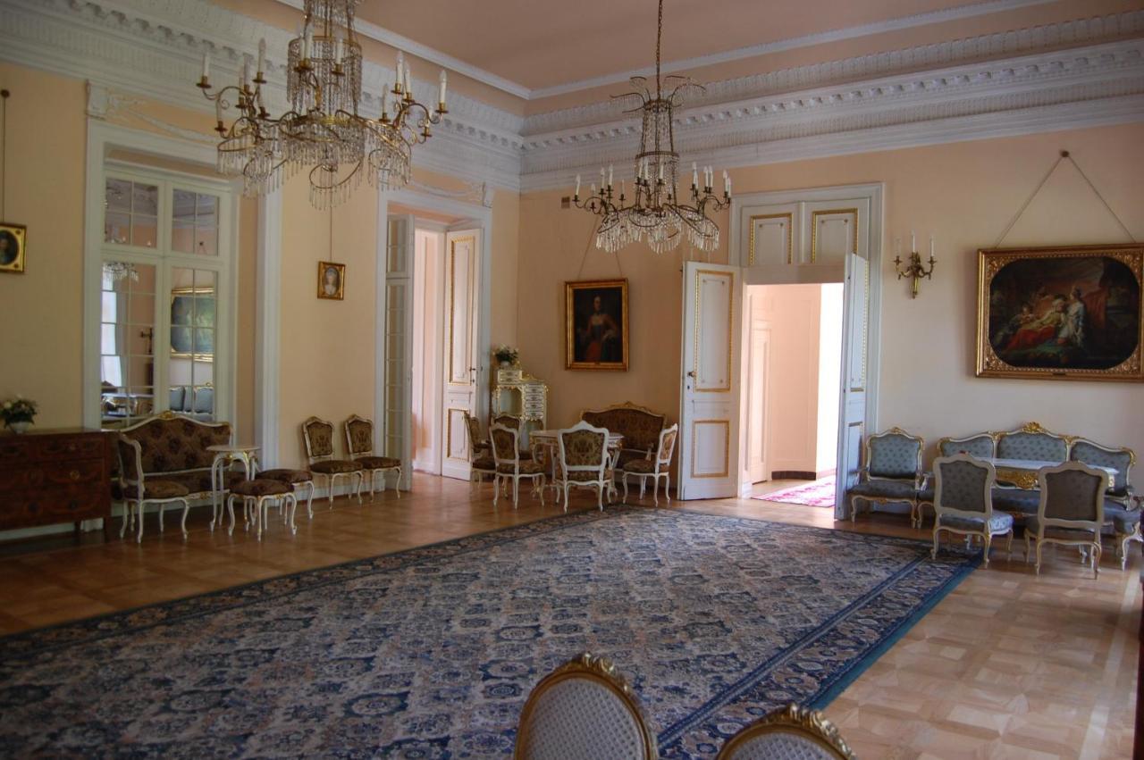 Hotel Butikowy Palac Jablonna エクステリア 写真