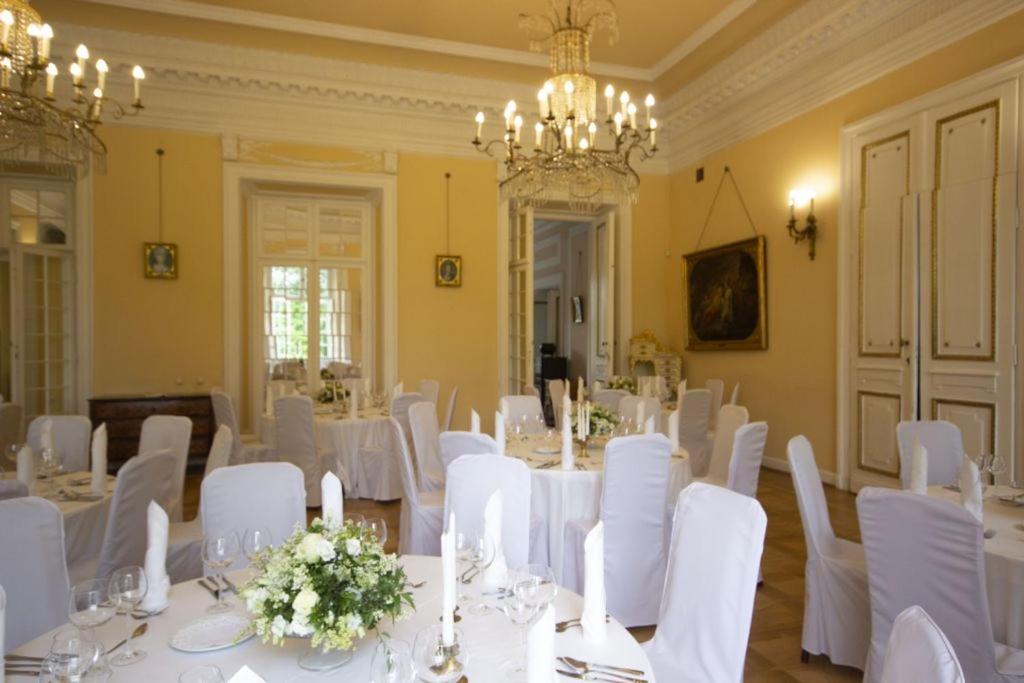 Hotel Butikowy Palac Jablonna エクステリア 写真