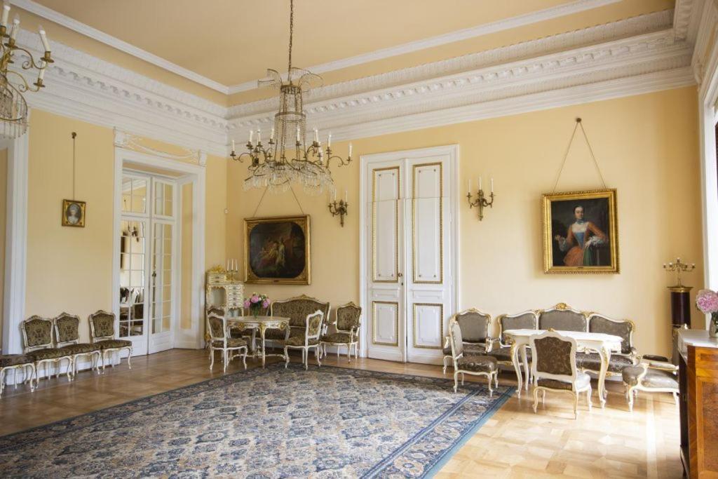 Hotel Butikowy Palac Jablonna エクステリア 写真