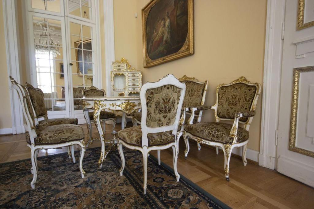 Hotel Butikowy Palac Jablonna エクステリア 写真