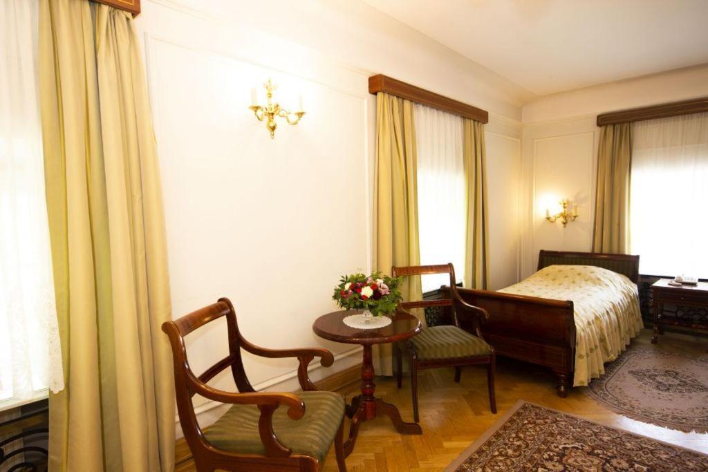 Hotel Butikowy Palac Jablonna エクステリア 写真