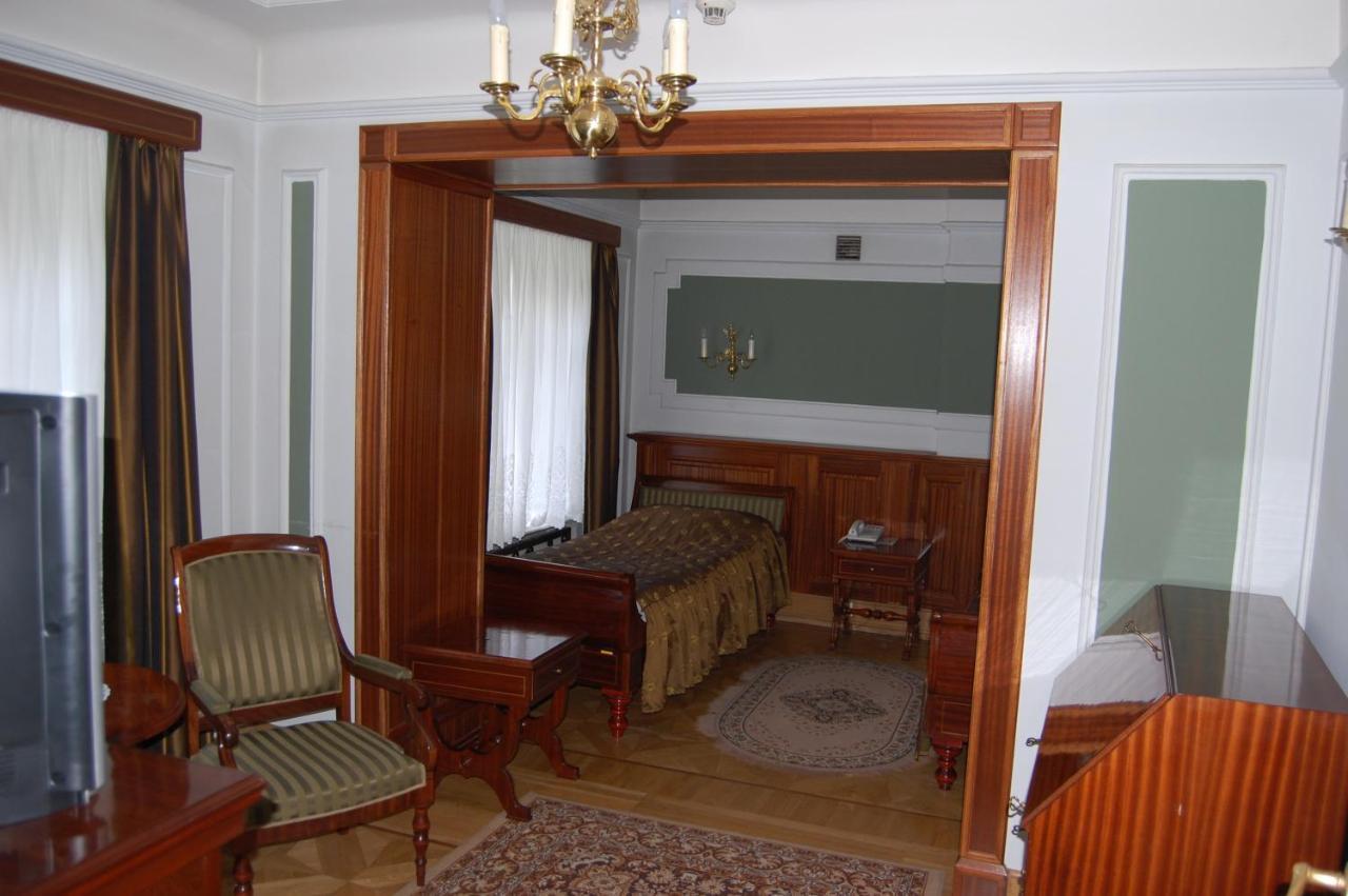Hotel Butikowy Palac Jablonna エクステリア 写真